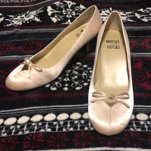 👡 Gold Kitten Heels 🐱 299